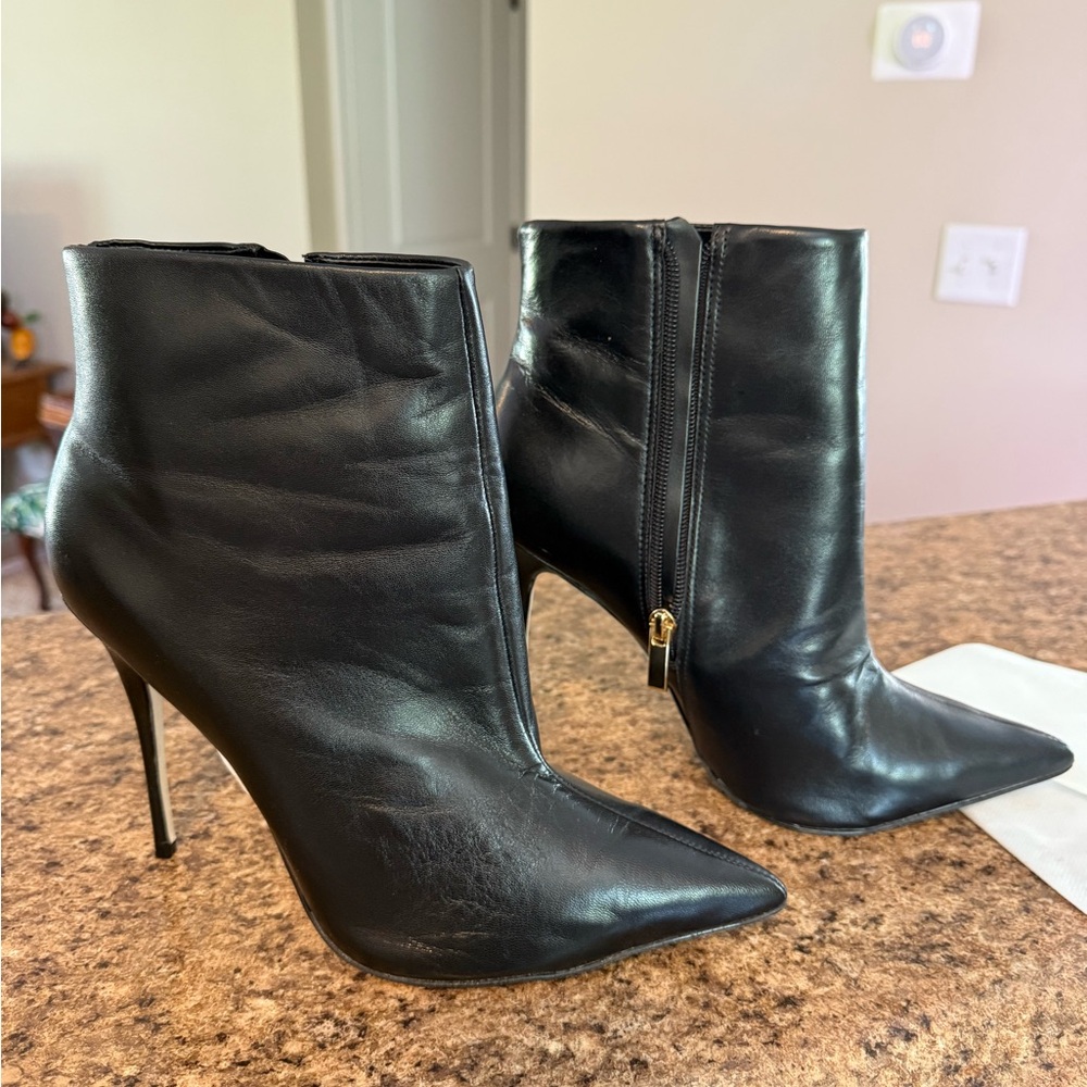Saks fifth Avenue leather bootie heels black